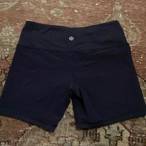 Lululemon black/reversible bike shorts